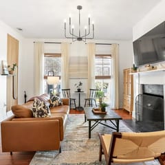 Historic Savannah Apartment w/ Balcony, Walk to