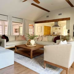 Family Home-Pool & Game Room near City & Beach
