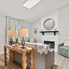 Renovated Cottage near Beach & City Dogs Welcome!