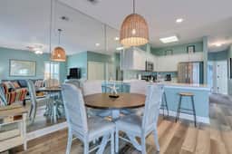 Central Tybee Condo - Walk to Beach & Dining
