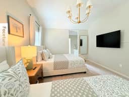 Charming Cottage for Family & Dogs near Beach & City