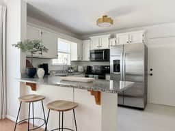 Charming Cottage for Family & Dogs near Beach & City