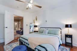 Charming Historic Apt Steps to River St & Tours