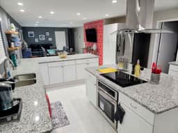 Downtown Savannah Oasis w Heated Pool & Spa