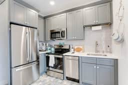 Historic 1BR Apt Steps from River & Dining