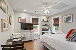 Lovely Isle of Hope Coastal Studio near Wormsloe