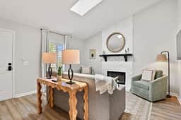 Renovated Cottage near Beach & City Dogs Welcome!