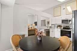 Renovated Cottage near Beach & City Dogs Welcome!