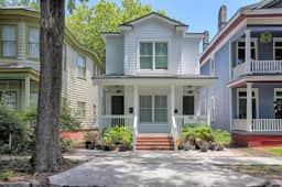 Renovated Dog Friendly Duplex Near Food & Fun! Fully Fenced Yard and Private Parking
