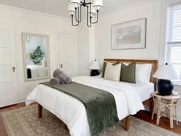 Spacious 3-Floor Downtown Retreat - Prime Location
