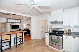 Waterfront Bungalow in Thunderbolt near Savannah