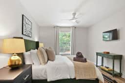 Renovated Cottage near Beach & City Dogs Welcome!