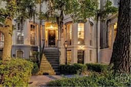 Large 1882 Estate: 8BR, Near Forsyth Park, Parking - Image 2