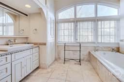 Large 1882 Estate: 8BR, Near Forsyth Park, Parking - Image 4