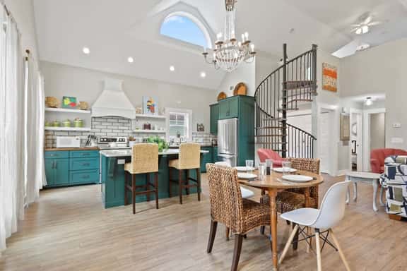 Sweet Cottage and Studio Near Wormsloe Historic Site - Image 1