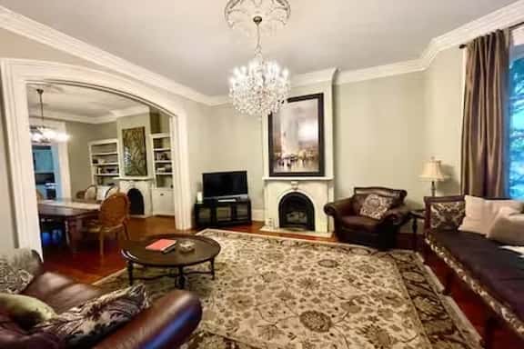 Large 1882 Estate: 8BR, Near Forsyth Park, Parking - Image 1