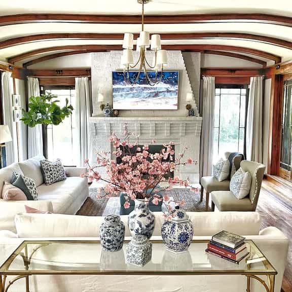 Pristine Craftsman 1900s Bungalow w Pool & Hot Tub - Image 1