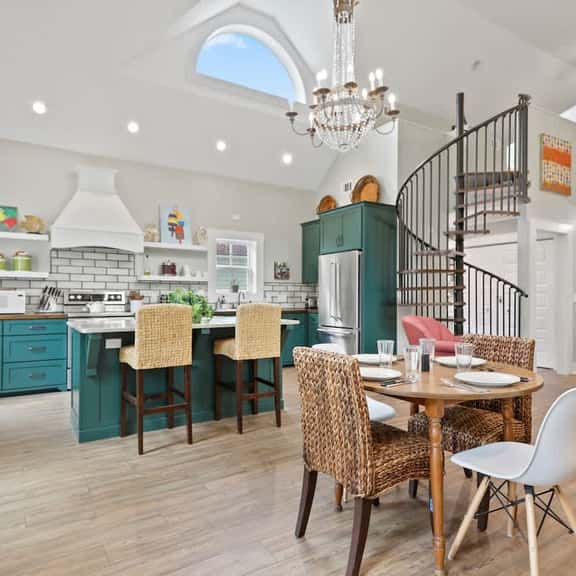 Sweet Cottage and Studio Near Wormsloe Historic Site - Image 1