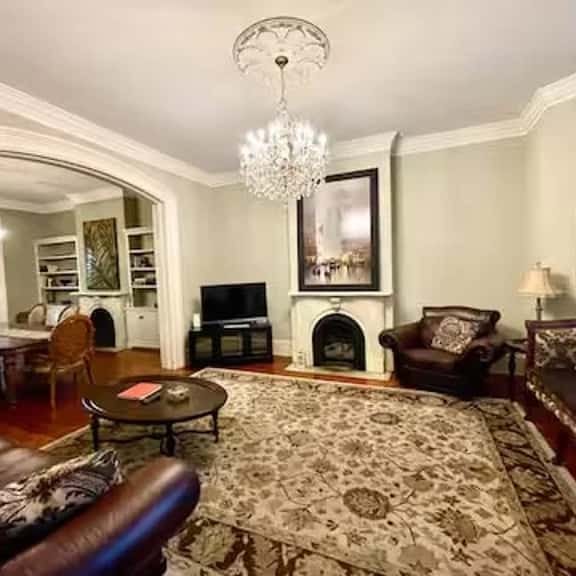 Large 1882 Estate: 8BR, Near Forsyth Park, Parking - Image 1