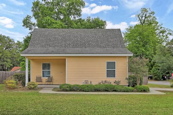 Cozy Cottage Near Thunderbolt Marina w Fenced Yard
