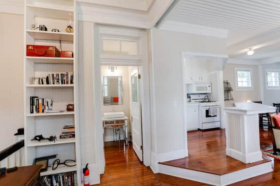 Elegant Carriage House Overlooking Forsyth Park