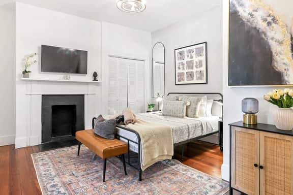 Historic Savannah Parlor Apartment, Walkable