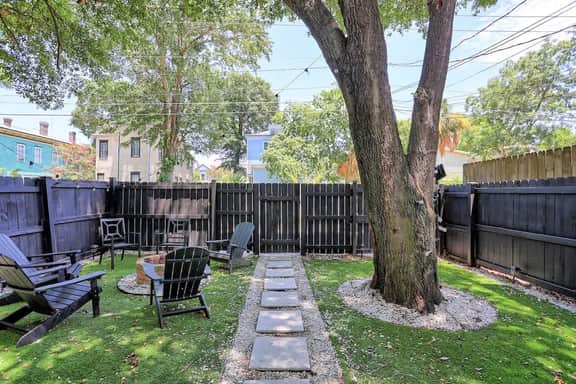 Renovated Dog Friendly Duplex Near Food & Fun! Fully Fenced Yard and Private Parking
