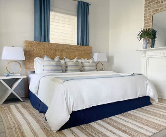 Stylish 1900s Renovated Apt Near Forsyth Sleeps 4