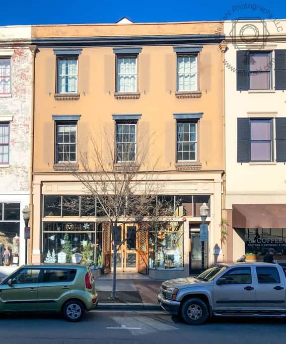Stylish Apt on Broughton, Historic Downtown