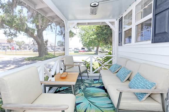 Waterfront Bungalow in Thunderbolt near Savannah