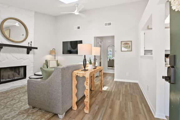 Renovated Cottage near Beach & City Dogs Welcome! - Image 2