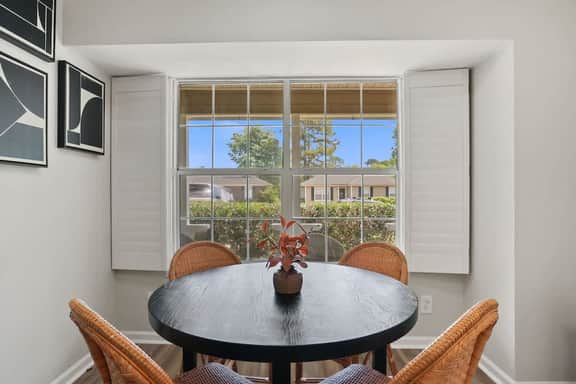 Sweet Cottage - Downtown and Beach - Dogs Welcome