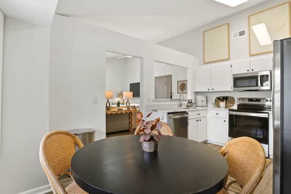 Sweet Cottage - Downtown and Beach - Dogs Welcome