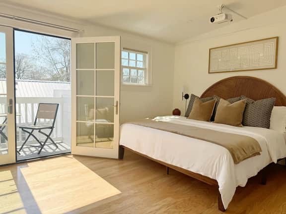 Downtown Savannah Estate for 12 Guests in 2 Units - Image 2
