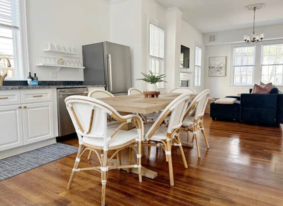 Downtown Savannah Estate for 12 Guests in 2 Units - Image 5