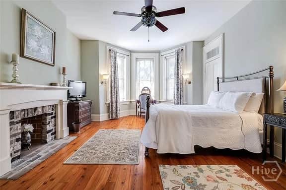 Large 1882 Estate: 8BR, Near Forsyth Park, Parking - Image 3