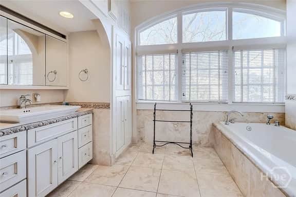 Large 1882 Estate: 8BR, Near Forsyth Park, Parking - Image 4