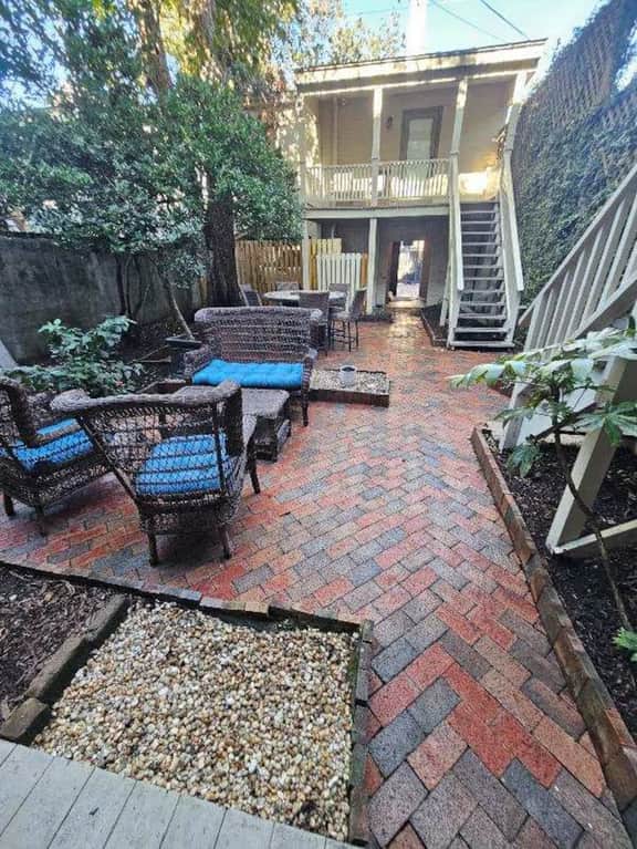 Romantic Carriage House Near Forsyth Park, Parking - Image 2