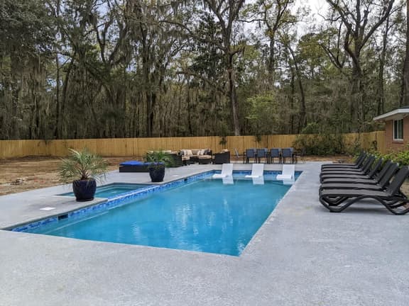 Downtown Savannah Oasis w Heated Pool & Spa