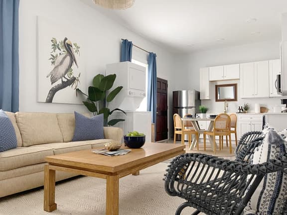 Modern Duplex 3 Blocks from Forsyth Park - Image 1