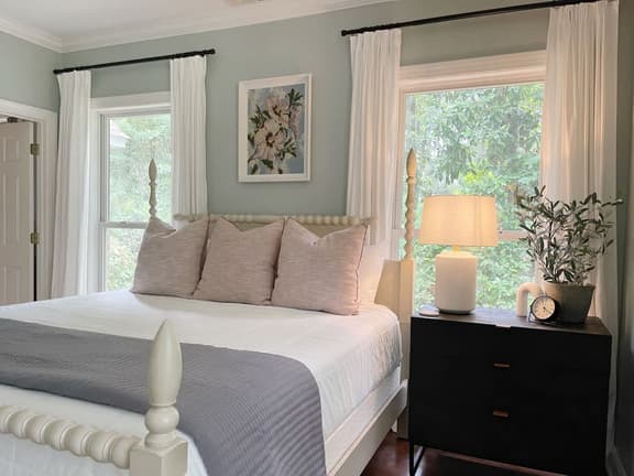 Luxury Event-Ready House with Garden View