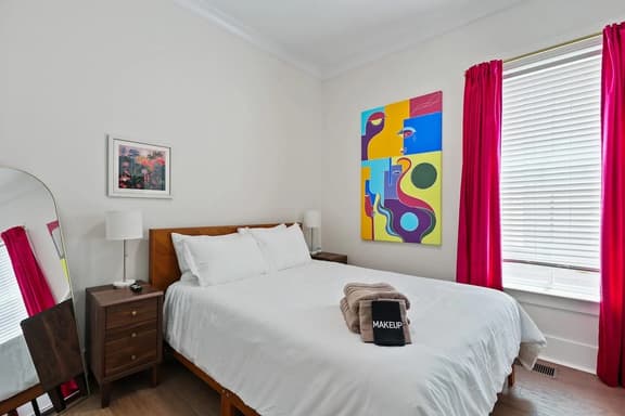 Renovated Dog Friendly Duplex Near Food & Fun! Fully Fenced Yard and Private Parking