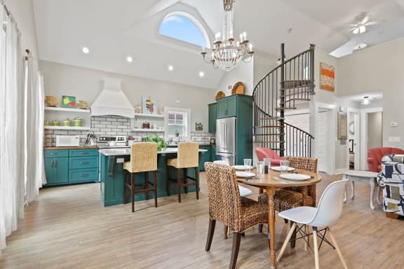 Sweet Cottage + Studio Near Wormsloe Historic Site