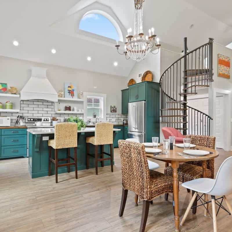 Sweet Cottage and Studio Near Wormsloe Historic Site